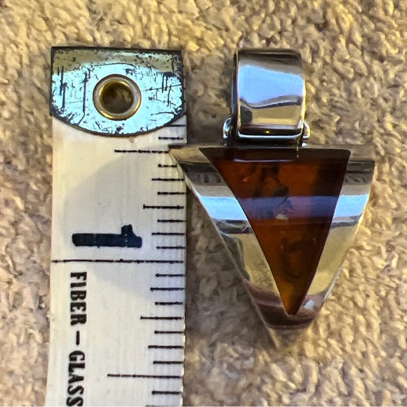 Gorgeous Vtg modernistic triangle Amber .925 sterling silver pendant 9.7g - Picture 10 of 11